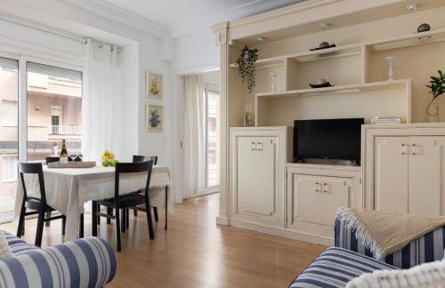 Lets Holidays Centric Apartment in Barcelona - Photo 8