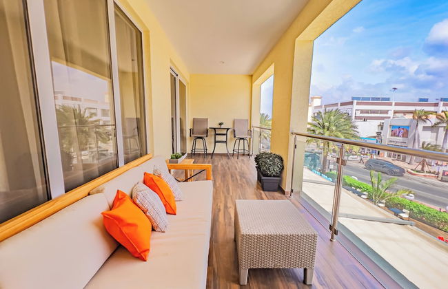 Luxury 2-bedroom Condo Right on the Strip in Palm Beach - Photo 14