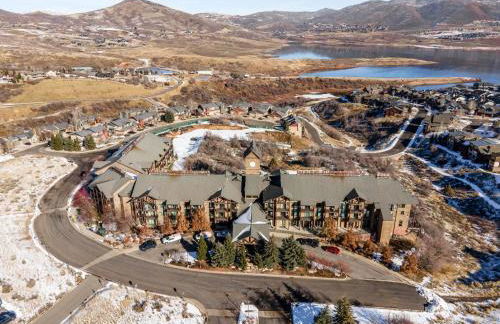 Top Floor Deer Valley Gondola Lakefront Condo- Great views - Photo 18