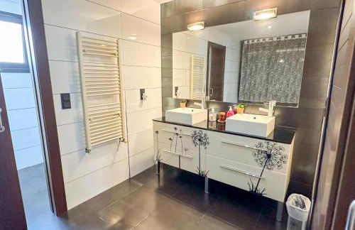 Espectacular casa con piscina - Foto 21