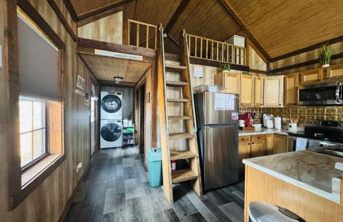 Rustic Chic Alabama Cabin w Loft Fire Pit Pet Friendly Fenced Yard Lake Guntersville - Coco Chateau - Foto 80