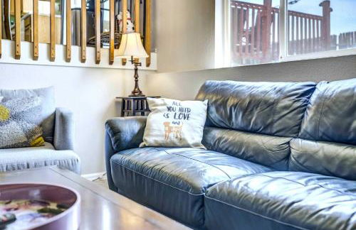 Witches Hollow Pet-Friendly Retreat Near Airport - Foto 25