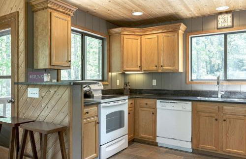 Tarnhouse Lakefront Cottage - Foto 1