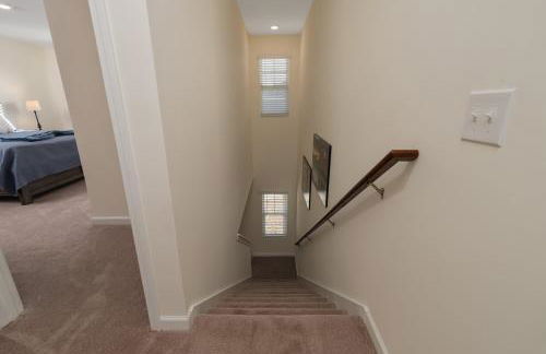 New 3BR Raceday Retreat - Steps from Speedway - Foto 46