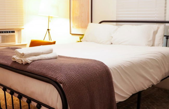 Jefferson Home Room 3 - Photo 1