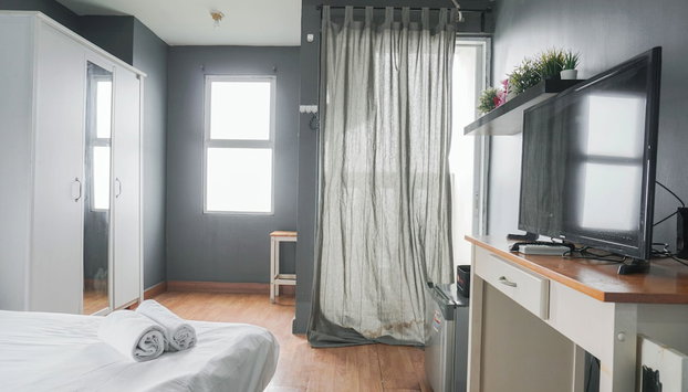 Nice And Warm Studio At Belmont Residence Puri Apartment - Foto 5, Habitación