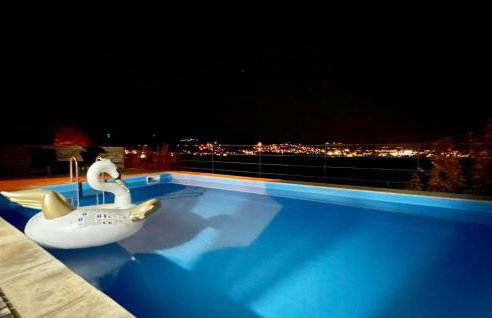 Beautiful Home In Samobor With Kitchen - Photo 13