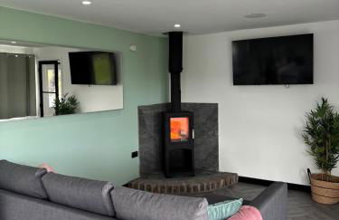 Little Woodlands Chalet with Private Garden & Hot Tub - Foto 68