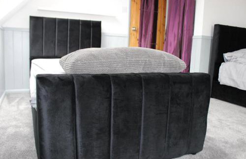 Modern Spacious House - Sleeps 16, Free Parking, Sun Terrace - Foto 10