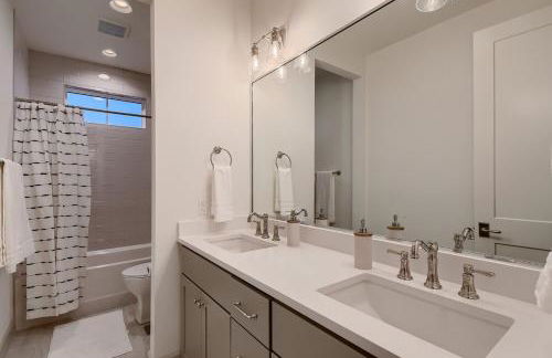 Stunning home - walk to square & heated pool - Foto 11