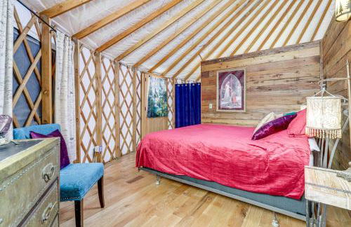 Glamping with Mountain Views! Newport Yurt Retreat! - Foto 13