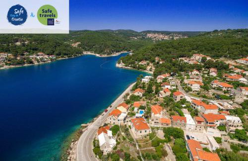 Your Family Oasis by the Sea Villa Mir Vami, heated pool - Photo 6