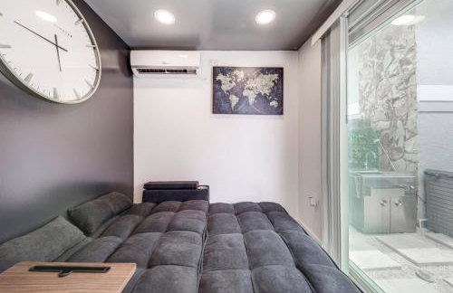 Mod Bungalow with Ultra-Private Outdoor Hang Space! - Foto 9