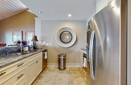 Refined Panoramic Paradise on Lake Travis with Boat Launch and Tesla Charger - Foto 13