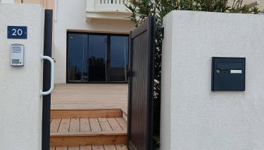 SUPERBE maison, rénovée port de Carro -terrasse,calme & lumière - Photo 3