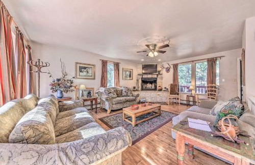 Dog-Friendly Alto Escape with Hot Tub and Foosball! - Foto 3