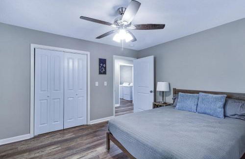 Large Hillside Retreat with Pool and Hot Tub - Foto 32