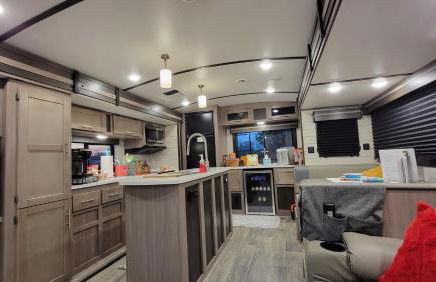River RV, Romance Glamping Pup Paradise Riverside - Foto 11