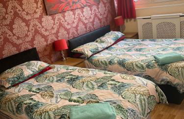 "Snooze Central" - City Centre Apartments above Victoria Centre Shopping Centre with full Kitchen in Milton Street - up to 4 Beds - most Central Location next to the Hilton Hotel - Outdoor Parking for Cars or Vans five pounds a day - Sunday 1pm Check-Out - Photo 73