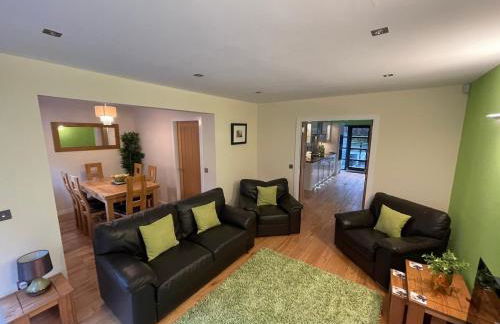 The Loch Lomond Townhouse In The Centre of Balloch - Foto 25