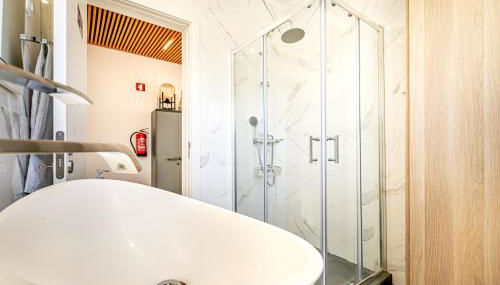 Two bedroom apartment close to train station by Lisbon with Sintra - Photo 5