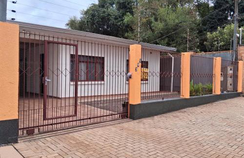 Casa longe de Casa - Ótima Localização - Foto 1