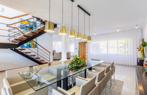 Luxury villa with private heated pool, garden and views of the sea and mountains. - Photo 69