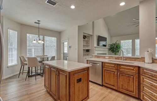 New!4BR with Easy Access to all Woodlands Amenities - Photo 14