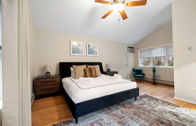 Cozy Fall Home With 4BR and Fireplace - Photo 19