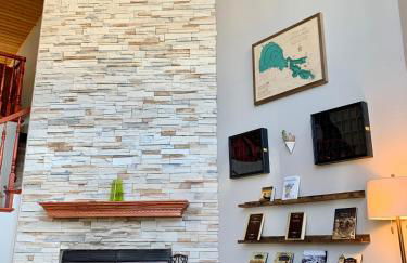 Stunning 3,400 sq ft Lake House w Boat Dock, Sauna, Steam Shower, and More - Foto 25