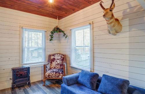 Rural Outdoor Oasis! Edgemont Cabin with Fire Pit - Foto 14