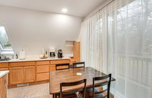 Walk to Fox Lake Pet-Friendly A-Frame with Fire Pit - Foto 6