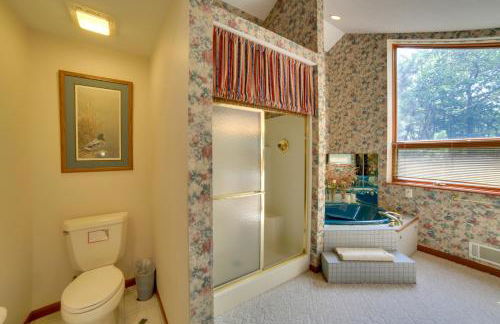 Lakefront Lookout! Private Sand Beach on Superior - Foto 16