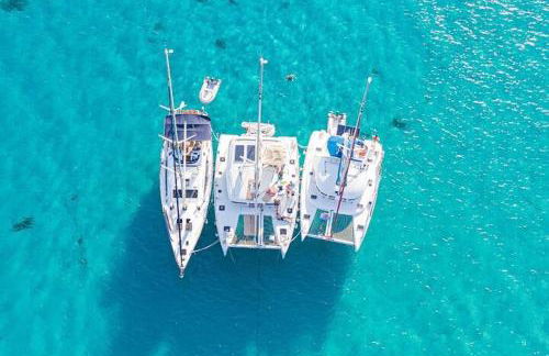 Barco para dormir sobre el Mar - Foto 1