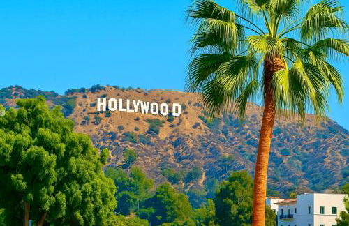 Enchanting Hollywood Hills Oasis with Tree-Top Views, Serene Outdoor Living Room, Zen Garden, Free Attached Garage, Sleeps 6, in LA's Most Desirable, Central, Serene Canyon Neighborhood, and Only 2 Minutes to Hollywood Boulevard - Foto 24