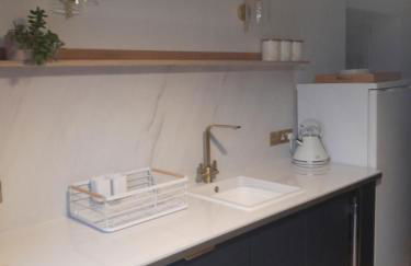 WELCOMEHOUSE close to east beach, shops, restaurants and RAF base - Foto 13