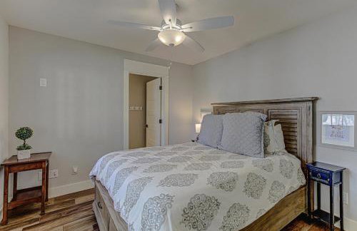 Lakefront Family Home for 12 w Picturesque Views & Patio - Foto 27