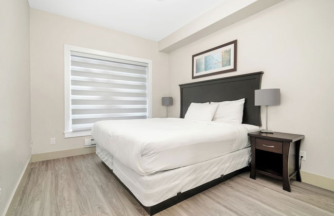 Lakefront Lux 2BR Symphony Of Comfort - Photo 5