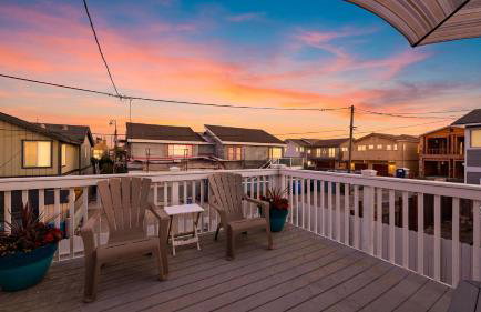 Steps to Beach w/ Patio+deck Foosball Happy Bottom Beach House by Avantstay - Foto 59