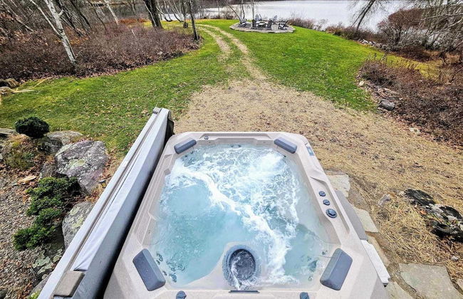 Waterside Haven by Avantstay Lakefront, Hot Tub, Game Room, Fire Pit - Photo 5