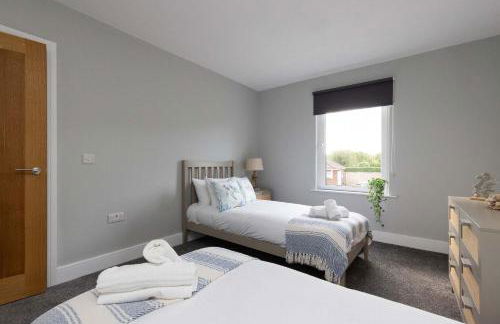 Modern 5-Bedroom Retreat Nr Coast - Foto 24