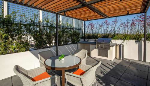 Luxury by the Beach with Pool, Gym, Game Room - Photo 4