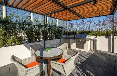 Luxury by the Beach with Pool, Gym, Game Room - Photo 4