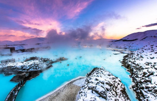 Glamorous & Stylish Getaway - Photo 15