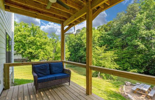 New Riverfront Home with Mtn Views - Foto 36