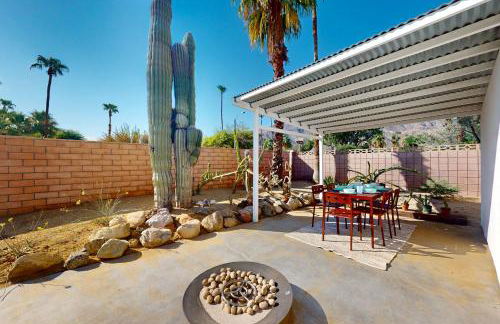 Remodeled midcentury charmer with private salt water pool spa and mountain views - Foto 3