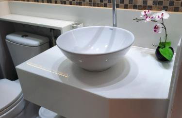 Guarajuba Summer Flat Melhor localização de Guarajuba e melhores Flats Beira Mar de Guarajuba Dispomos de 4 flats decorados no mesmo condomínio Aqui você não precisa de carro para nada Faça tudo à pé - Foto 11