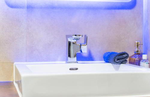 Bloom Court -Sleeps 6-Free Parking with Workspace & High-Speed WiFi - Foto 33