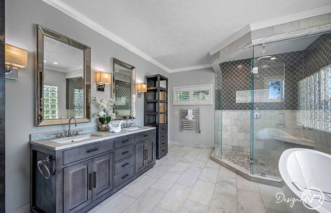 8BR Villa with Heated Pool Near Beach - Foto 54