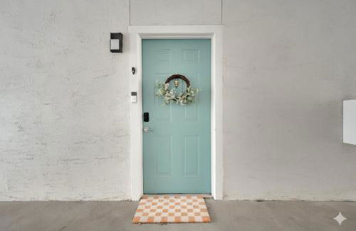 Serene 1BD Retreat - Pool, Gym & Free Parking! - Photo 14